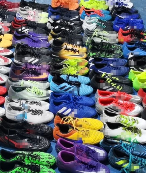 Used football shoes men Bale sneakers Second hand shoes clean mix football used bale shoes branded